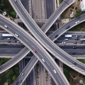 Nuo chaoso iki sklandaus darbo: kaip technologijos keičia transporto maršrutus